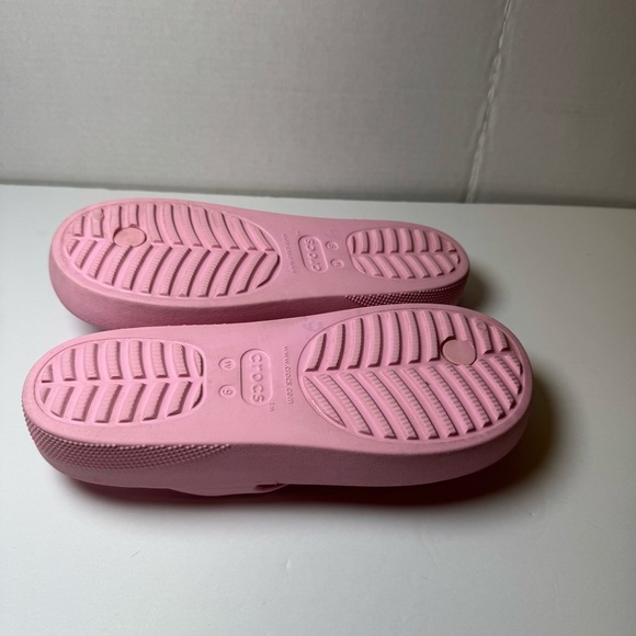 Crocs Classic Platform Flip Flops - Picture 10 of 10
